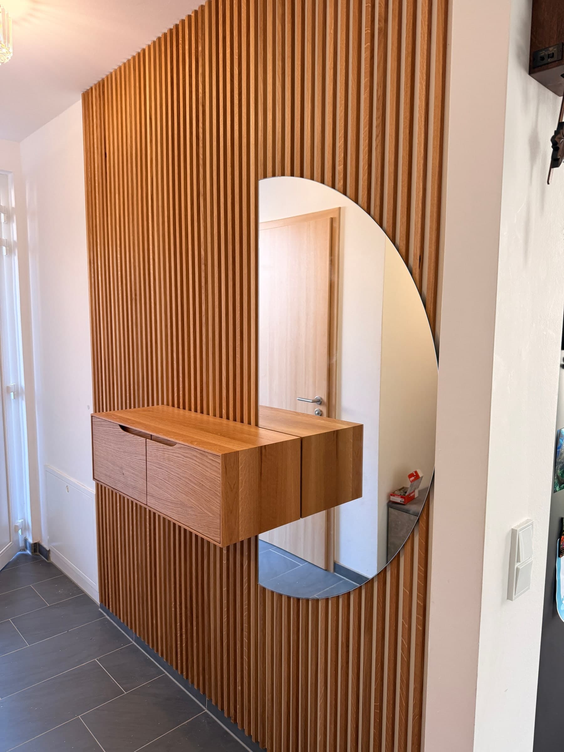 Waschtisch und Spiegelschrank aus Eiche — Projekt Wiesloch — Detail 5
