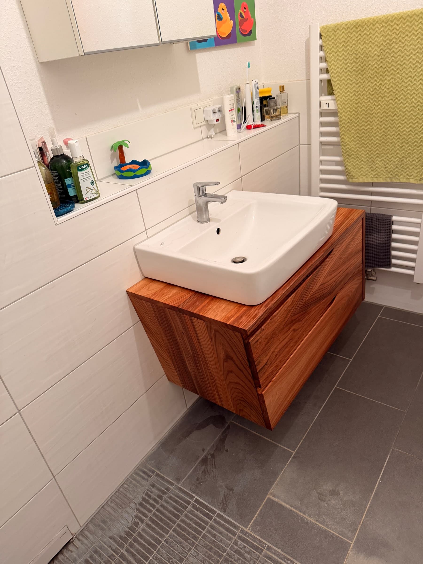 Badunterschrank aus Ulme — Projekt Mannheim — Detail 4