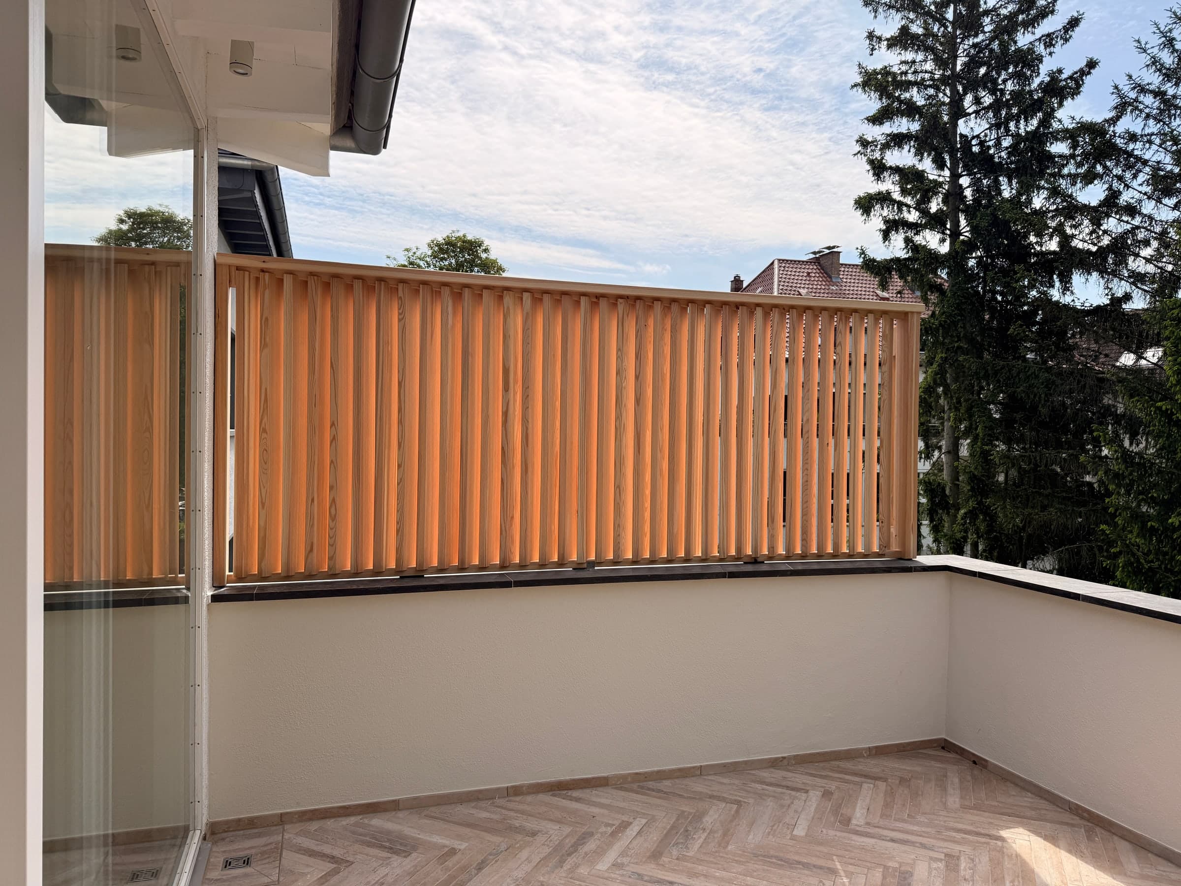 Balkon-Sichtschutz aus Lärche — Projekt Mannheim — Detail 3