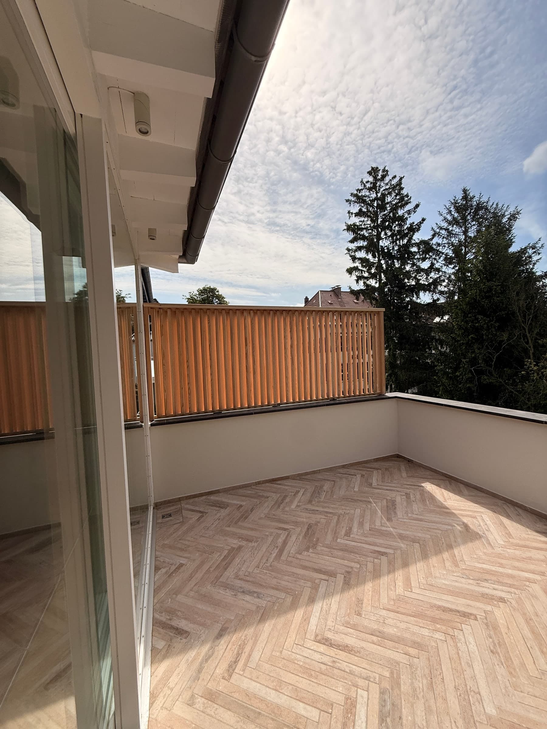Balkon-Sichtschutz aus Lärche — Projekt Mannheim — Detail 4