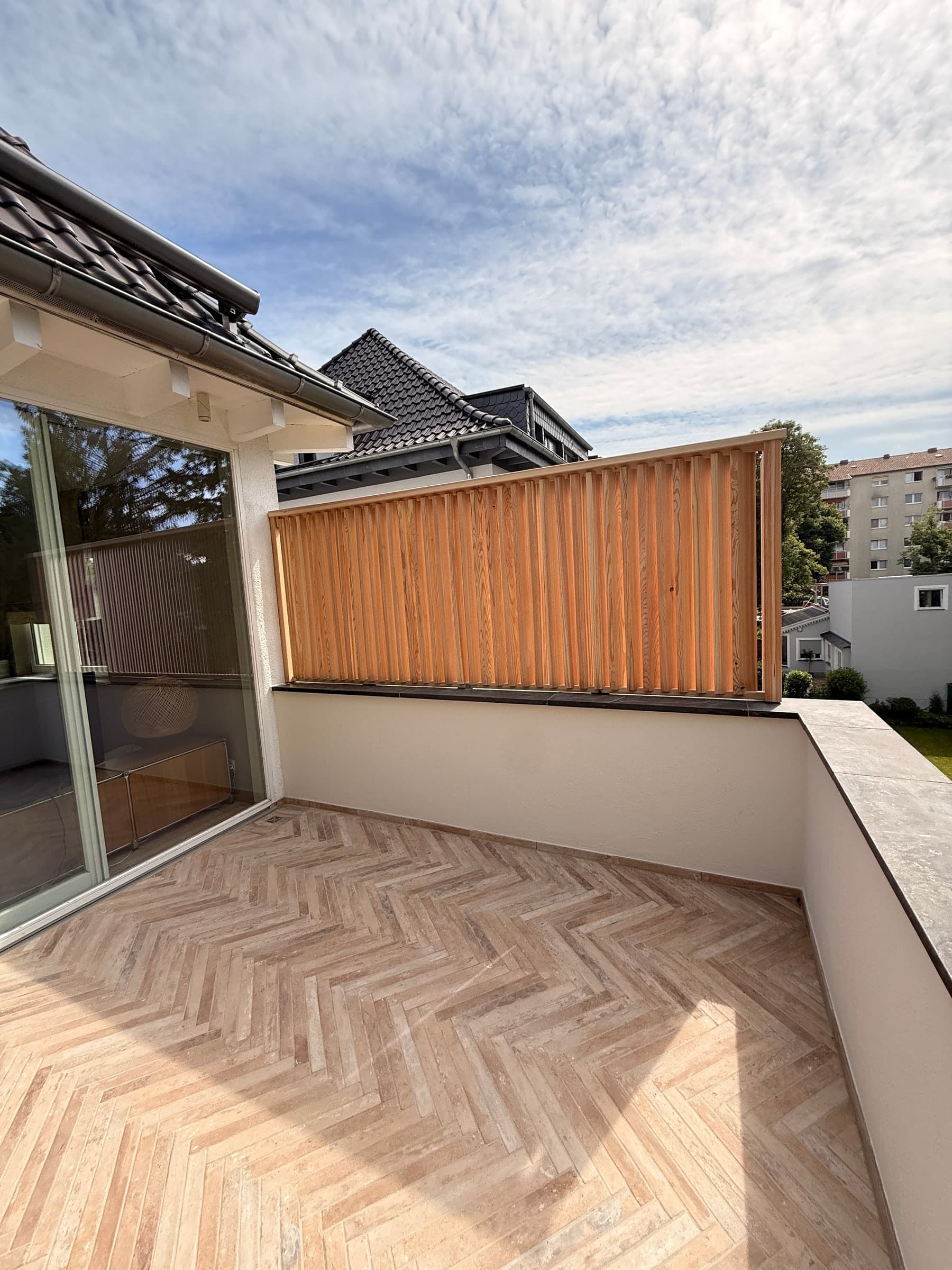 Balkon-Sichtschutz aus Lärche — Projekt Mannheim — Detail 5