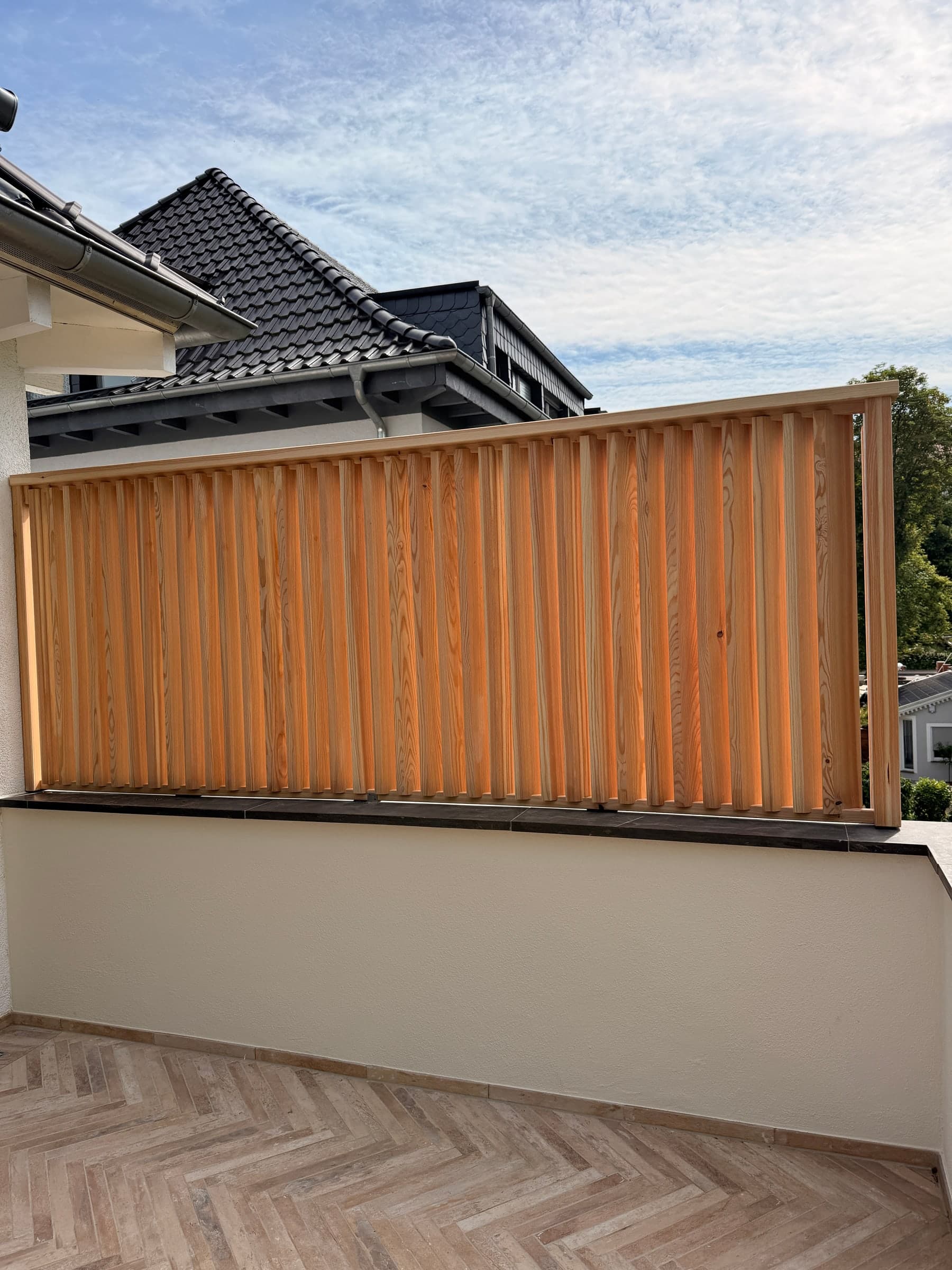 Balkon-Sichtschutz aus Lärche — Projekt Mannheim — Detail 6
