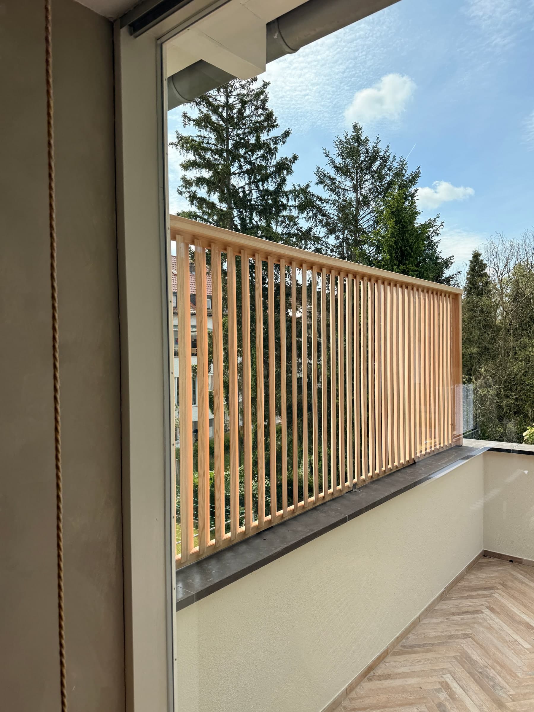 Balkon-Sichtschutz aus Lärche — Projekt Mannheim — Detail 7