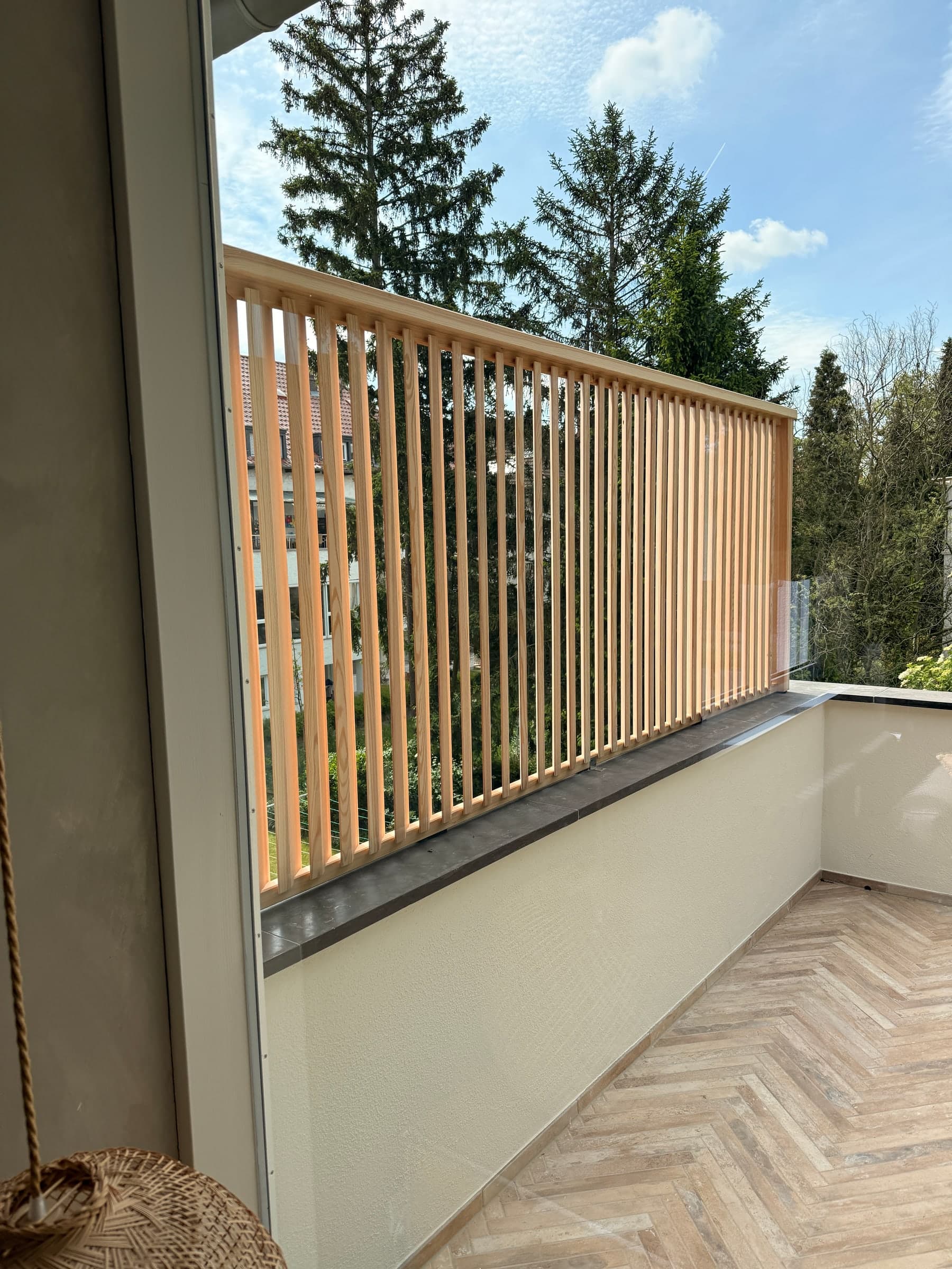 Balkon-Sichtschutz aus Lärche — Projekt Mannheim — Detail 8