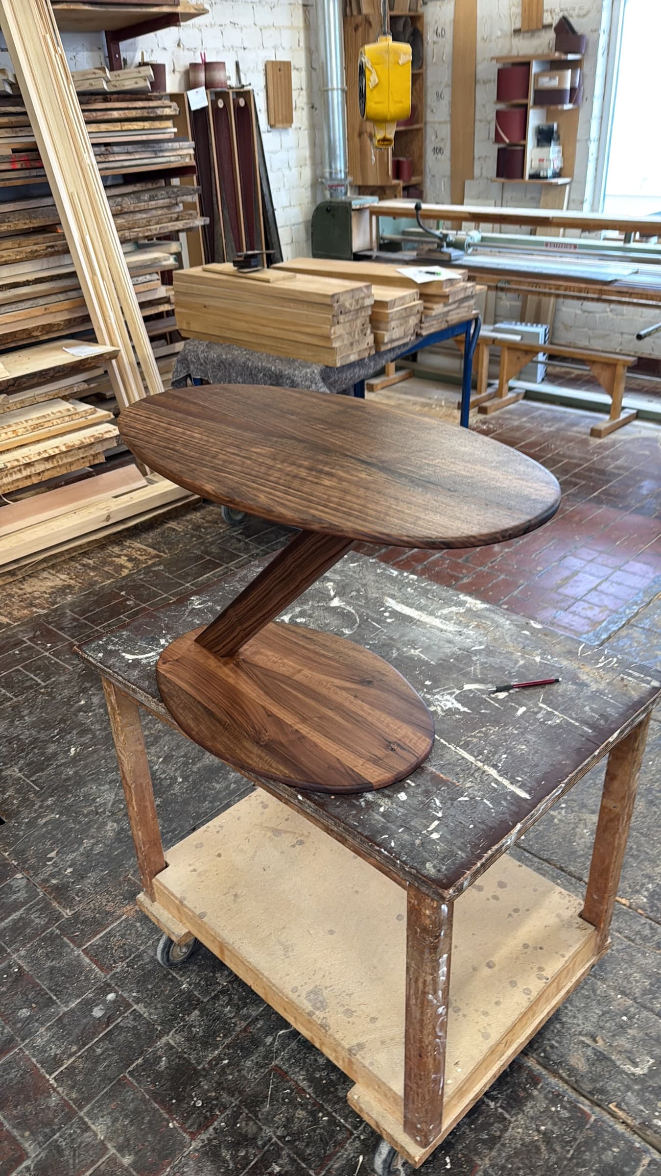 Beistelltisch aus Nussbaum — Projekt Ladenburg