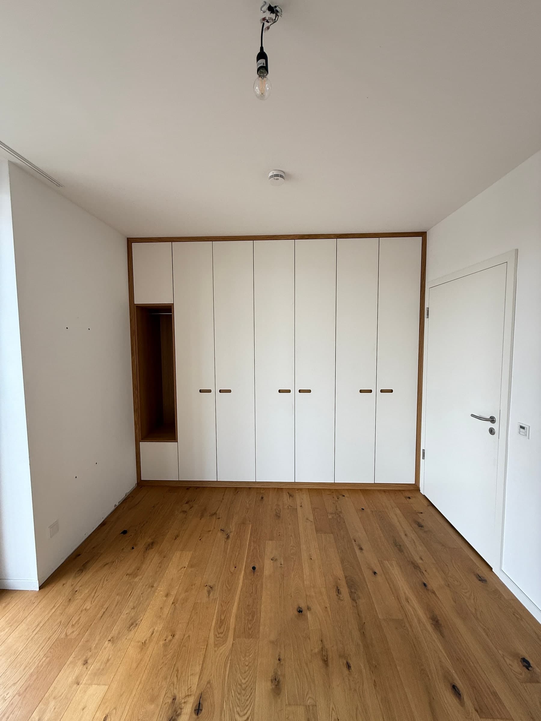 Einbauschrank in Weiß und Eiche — Projekt Mannheim — Detail 5