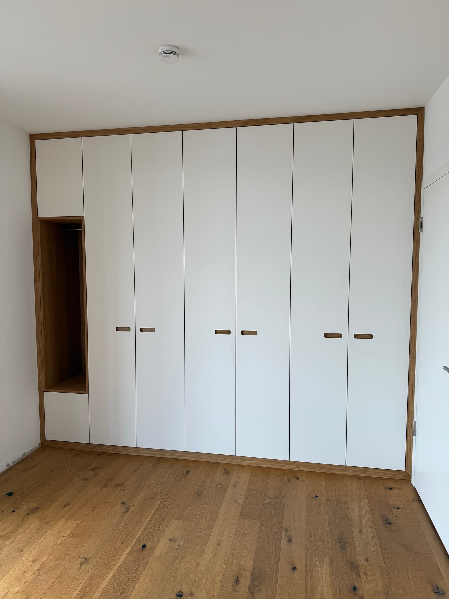 Einbauschrank in Weiß und Eiche — Projekt Mannheim — Detail 6