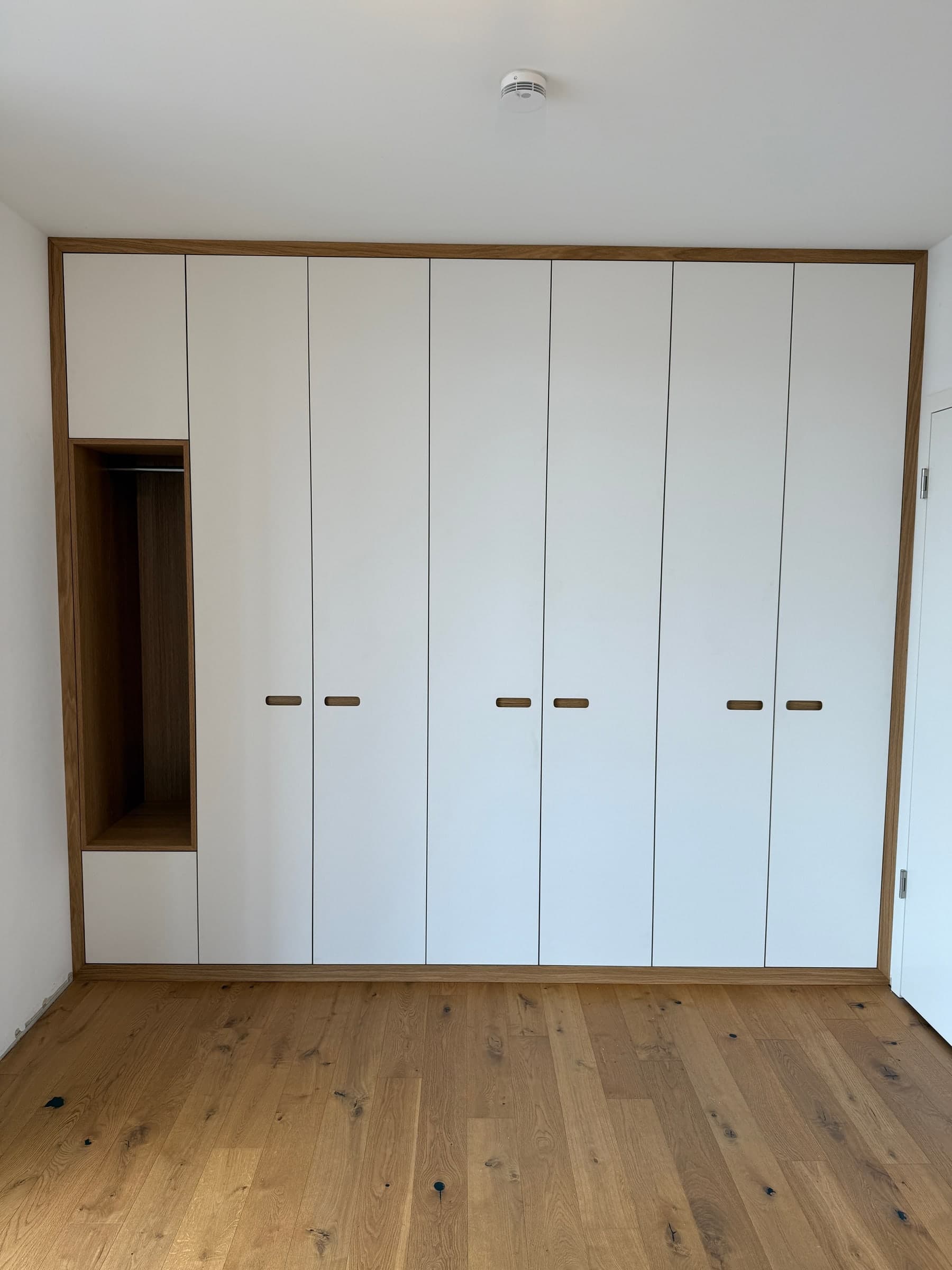Einbauschrank in Weiß und Eiche — Projekt Mannheim — Detail 8