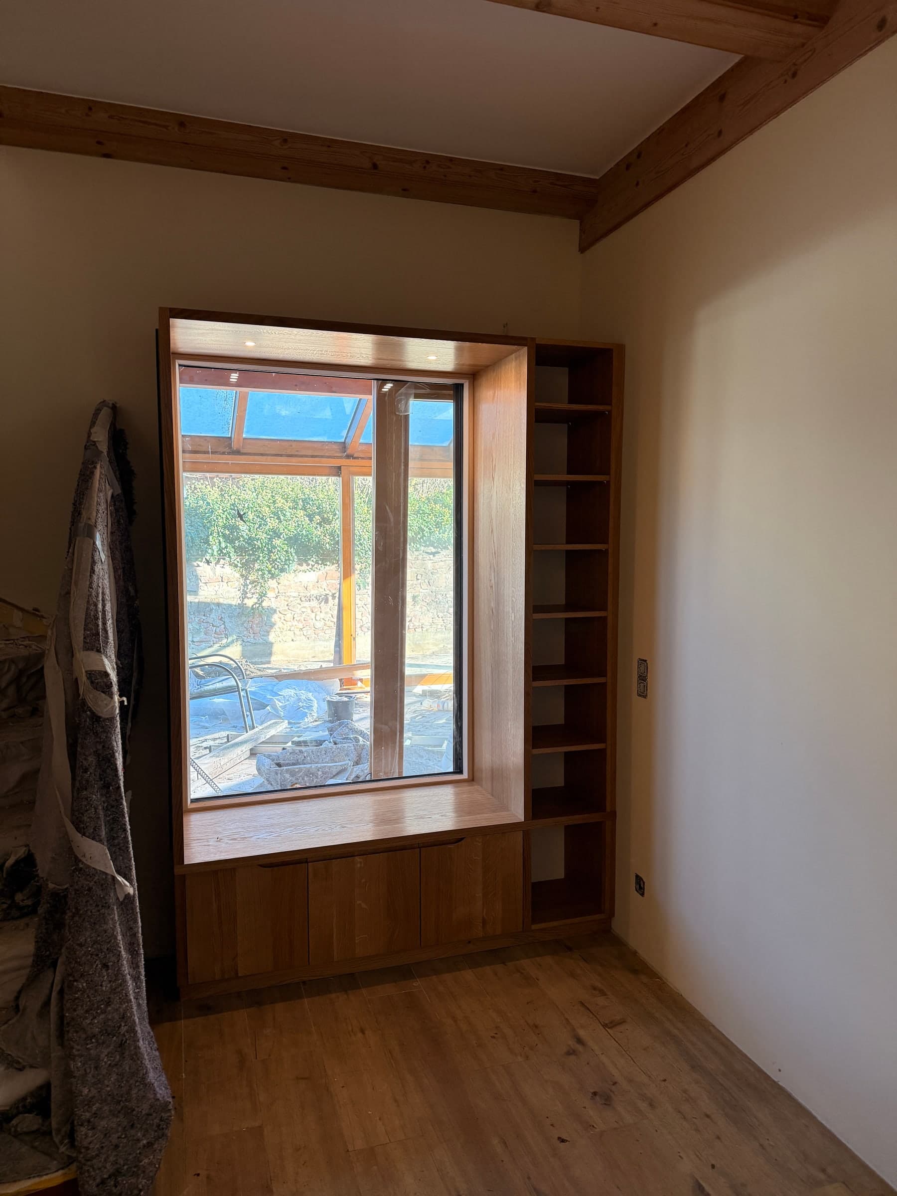 Fensterschrank mit Sitzbank aus Eiche — Projekt Edingen — Detail 2