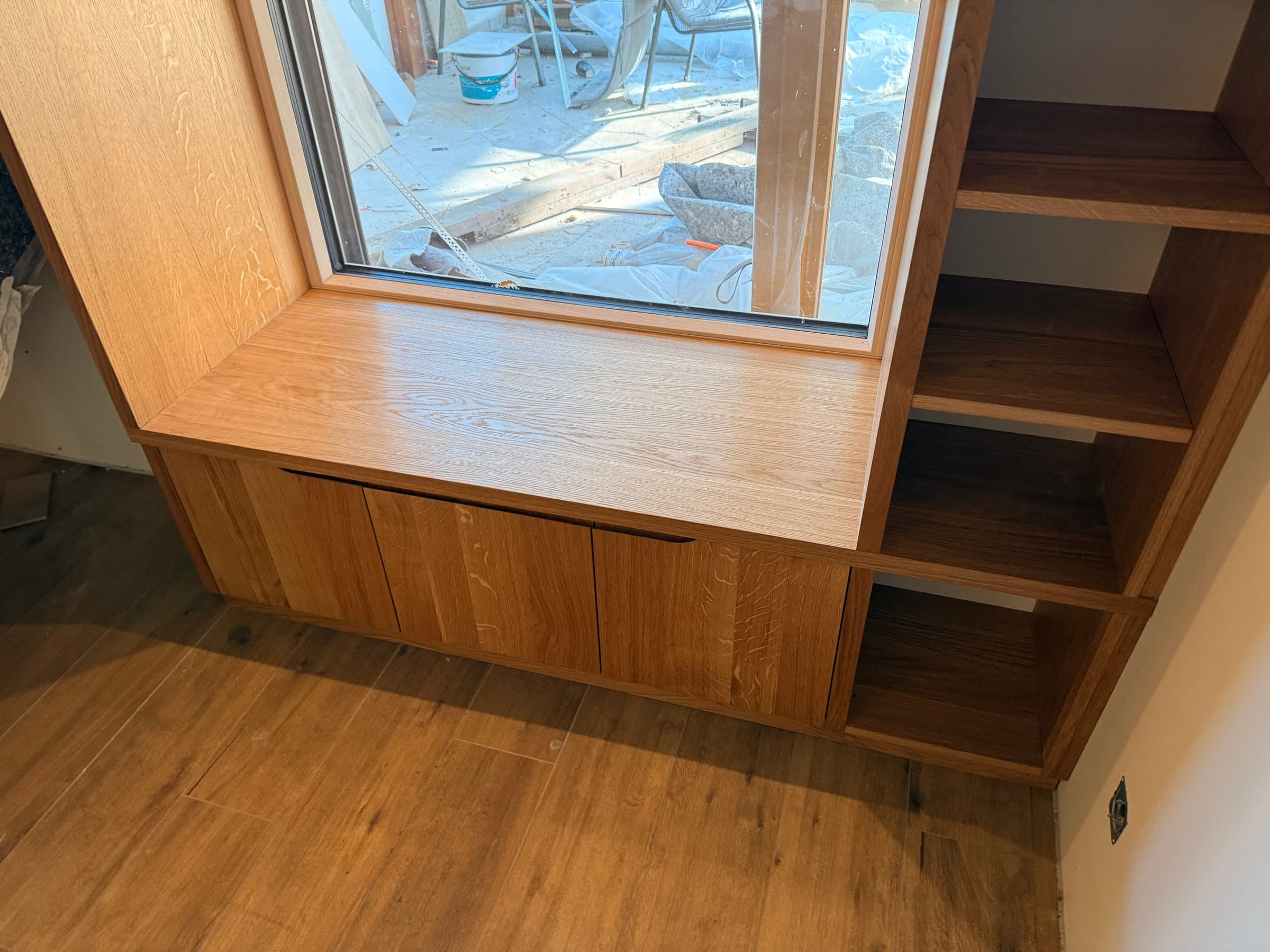 Fensterschrank mit Sitzbank aus Eiche — Projekt Edingen — Detail 8