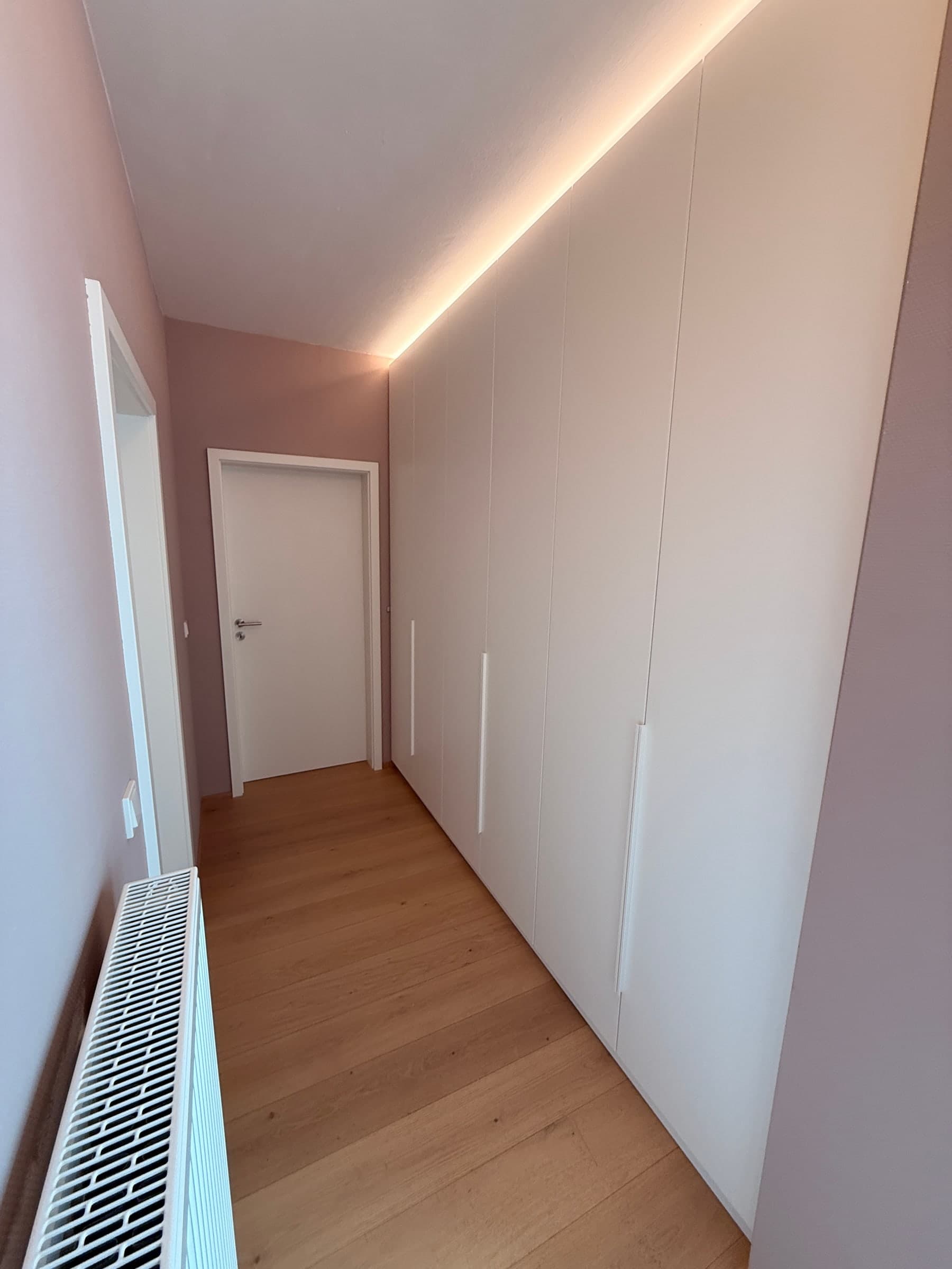 Garderobenschrank in Weiß lackiert — Projekt Edingen — Detail 4