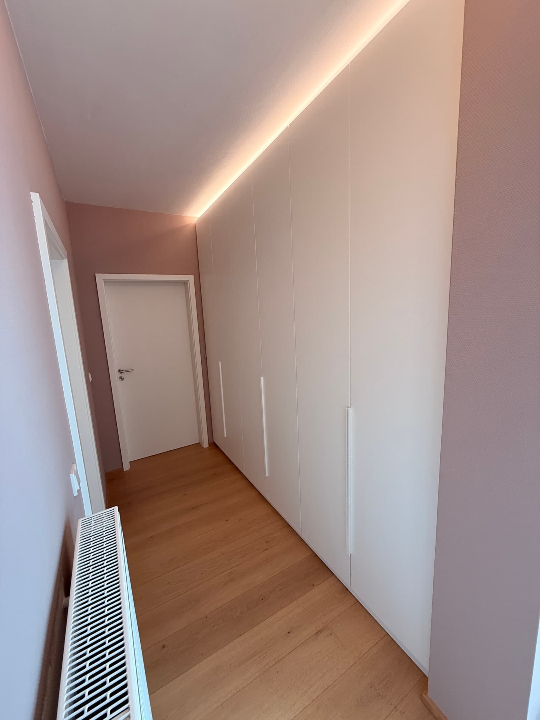 Garderobenschrank in Weiß lackiert — Projekt Edingen — Detail 5