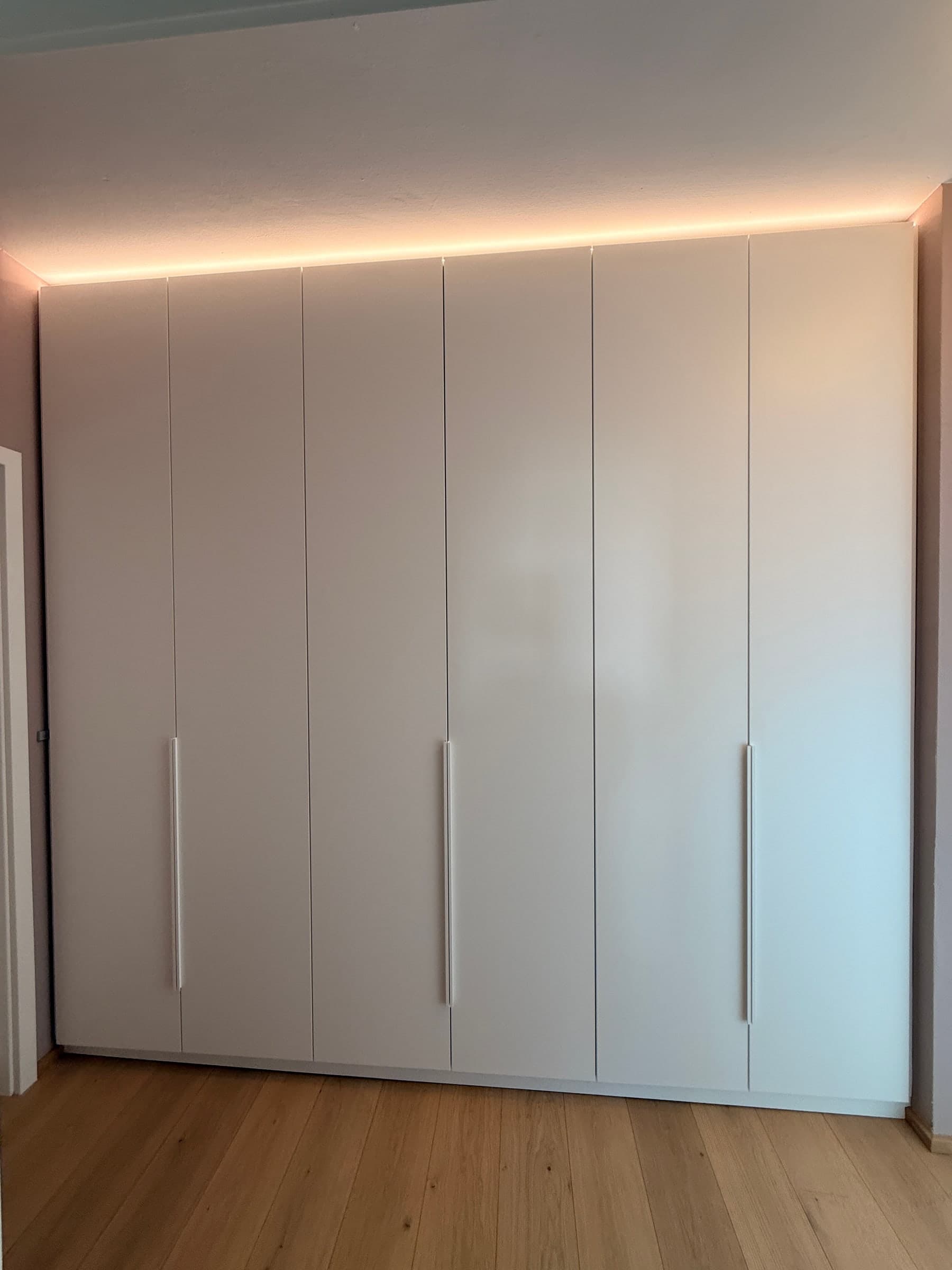 Garderobenschrank in Weiß lackiert — Projekt Edingen — Detail 6