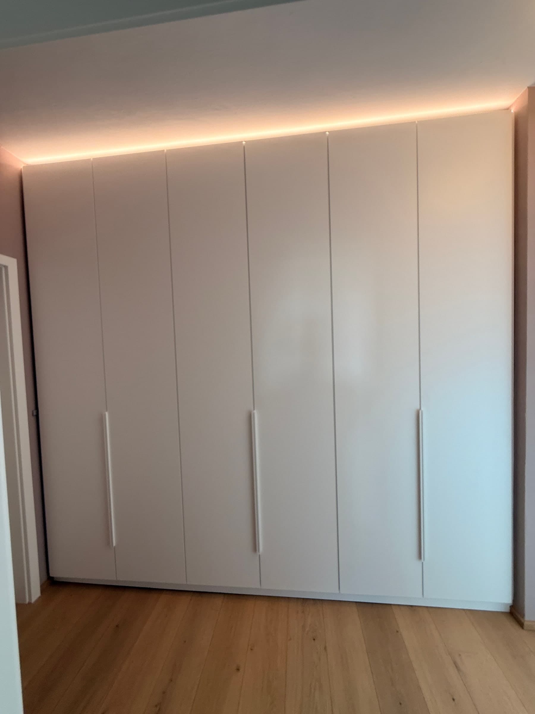 Garderobenschrank in Weiß lackiert — Projekt Edingen — Detail 7