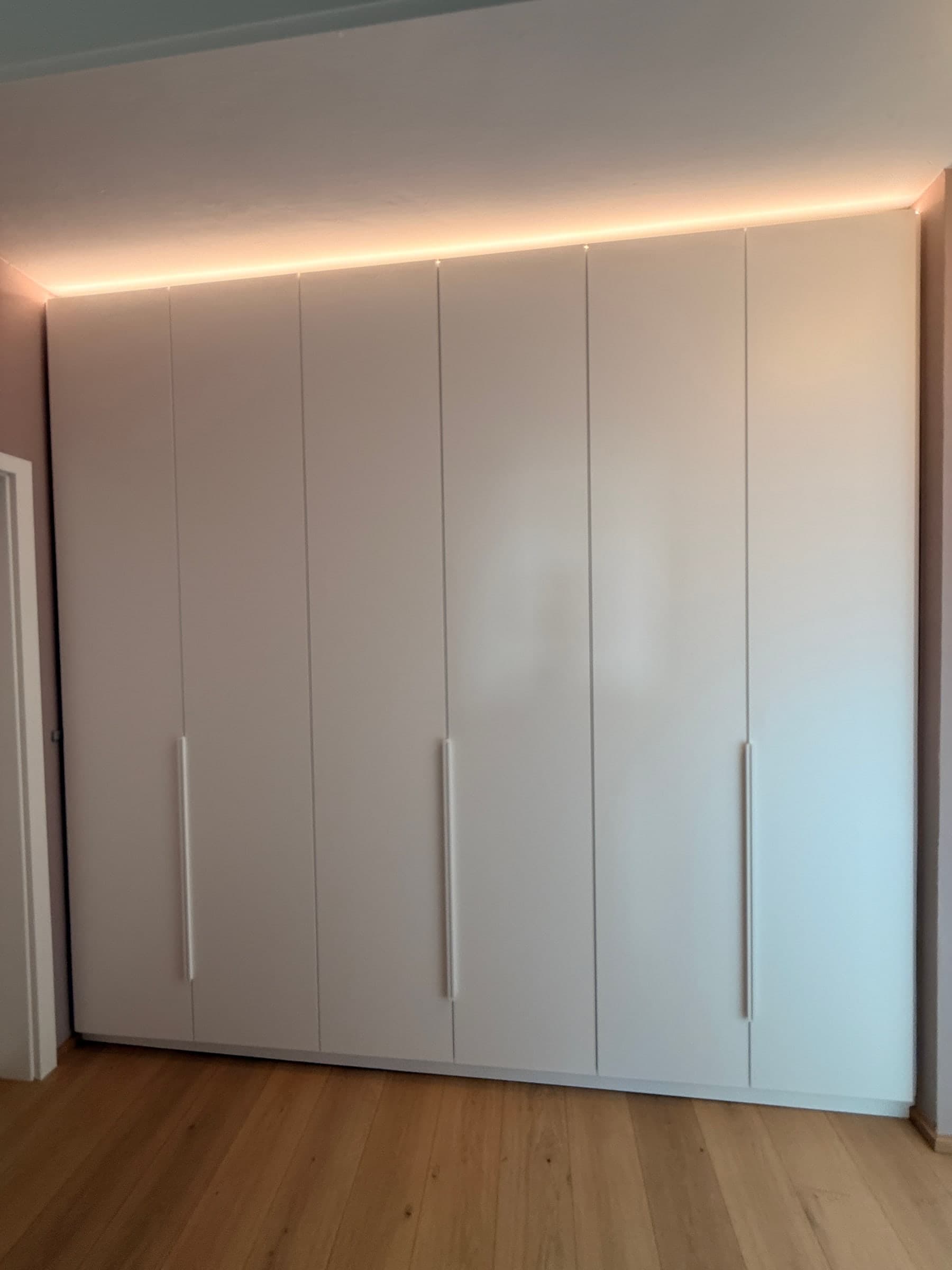 Garderobenschrank in Weiß lackiert — Projekt Edingen — Detail 8