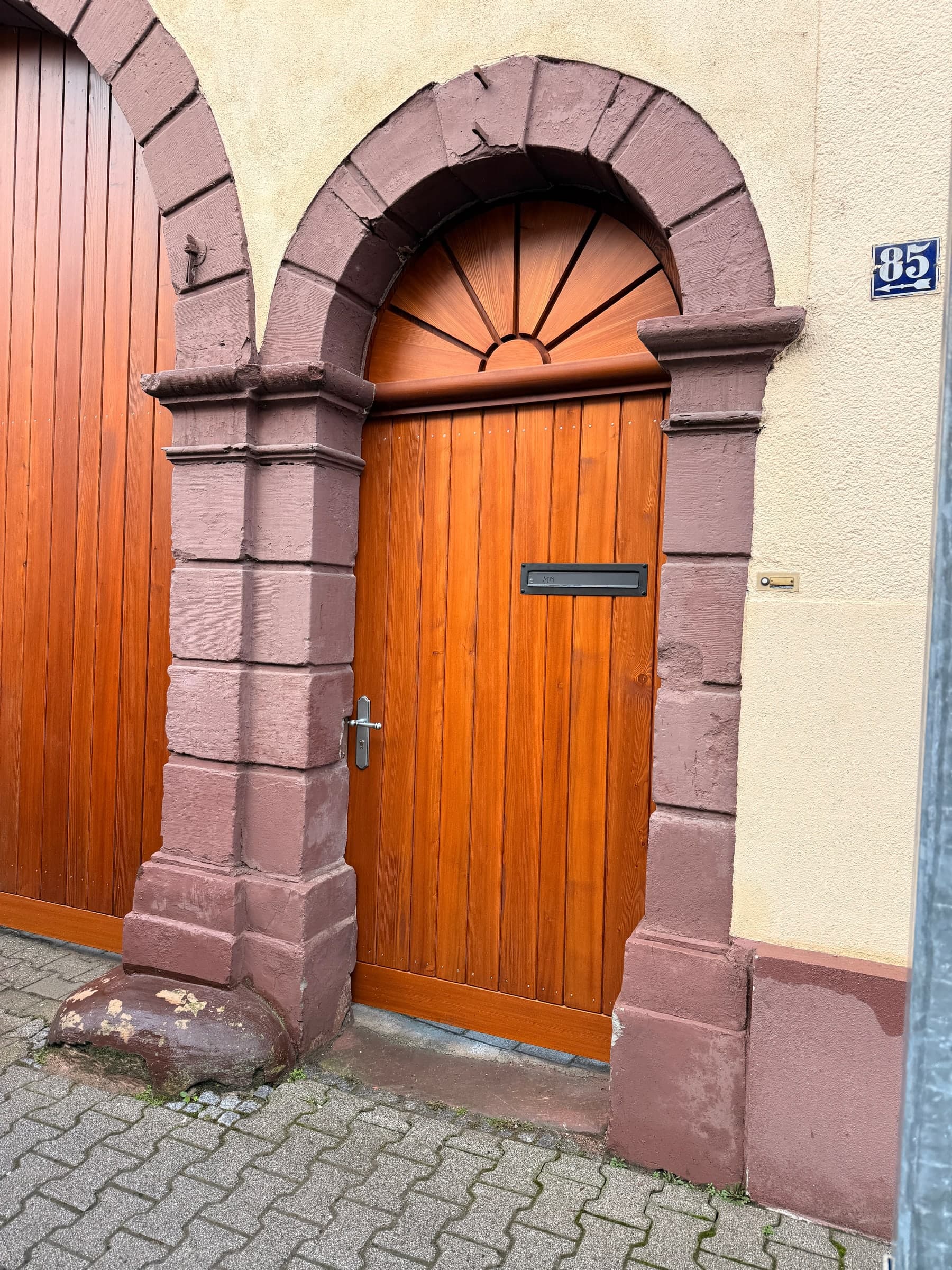 Haustür aus Lärche mit Oberlicht — Projekt Mannheim — Detail 2