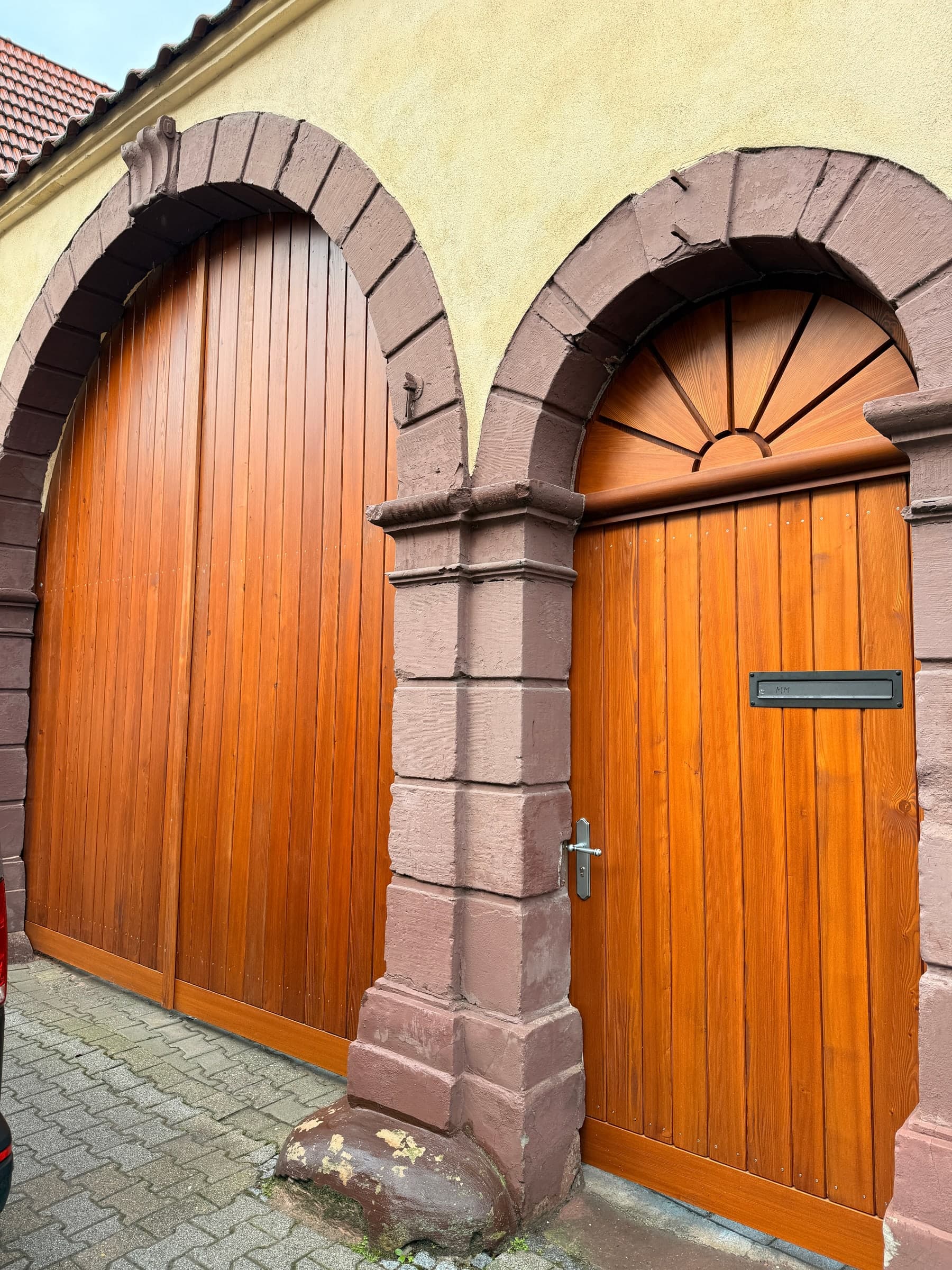 Haustür aus Lärche mit Oberlicht — Projekt Mannheim — Detail 4