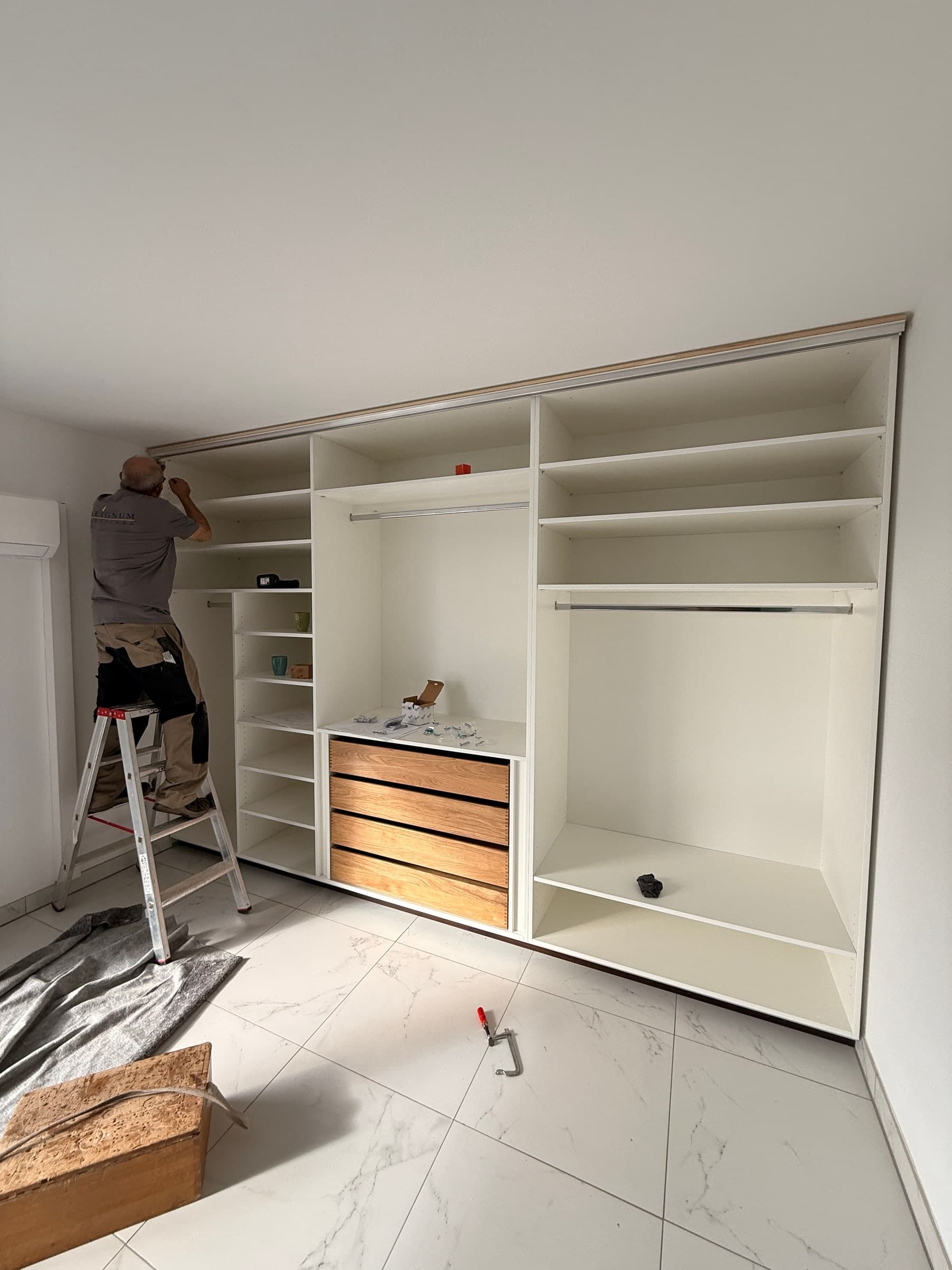 Shoji-Garderobenschrank aus Räuchereiche — Werkstatt-Projekt — Detail 2