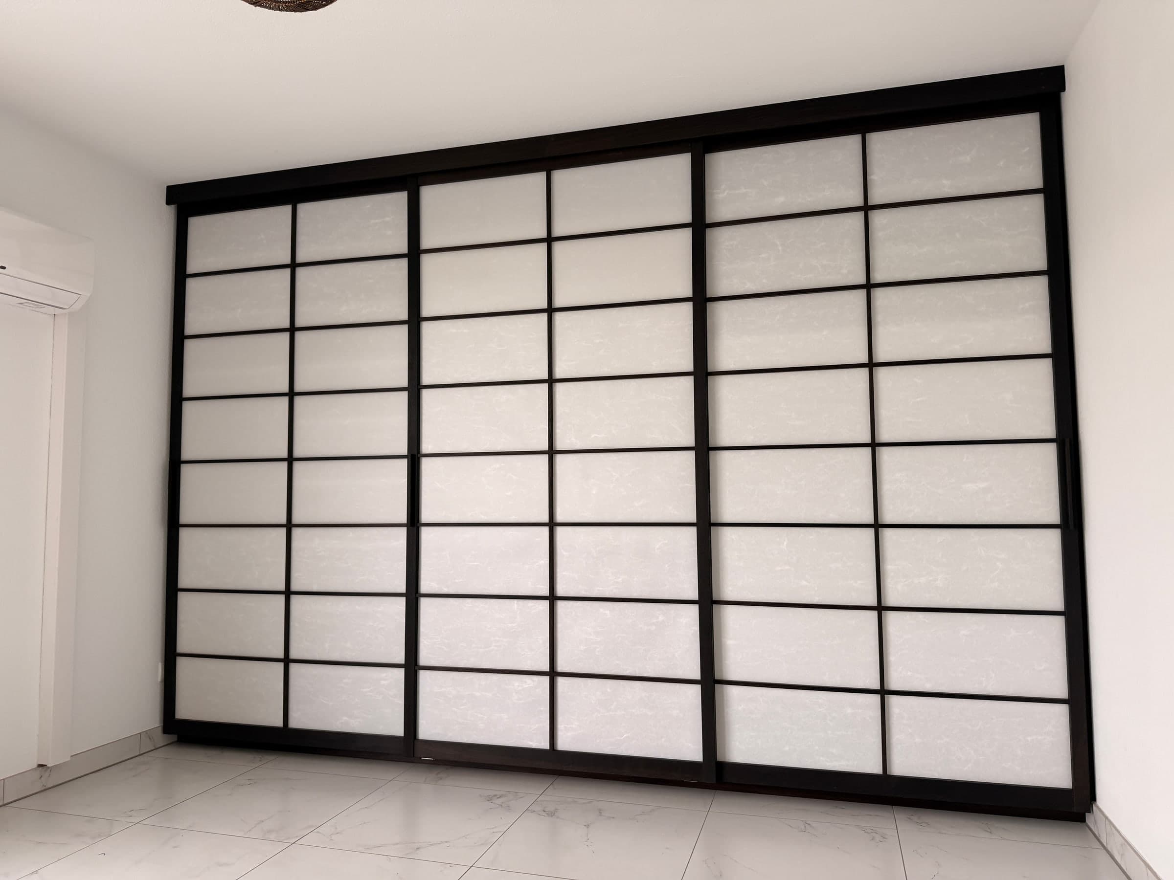 Shoji-Garderobenschrank aus Räuchereiche — Werkstatt-Projekt — Detail 5