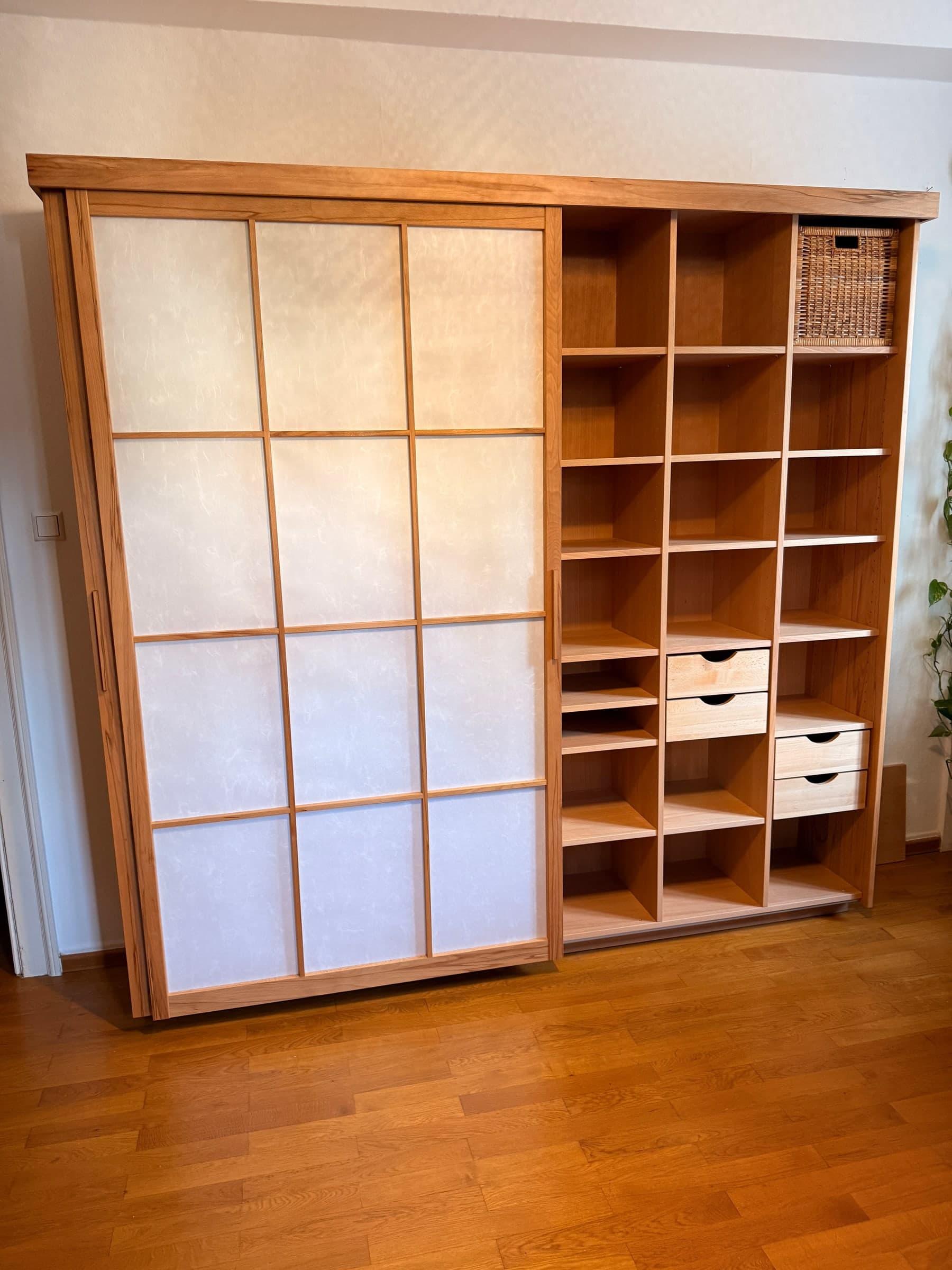 Schrank aus Kernbuche mit Shoji-Front — Werkstatt-Projekt — Detail 7