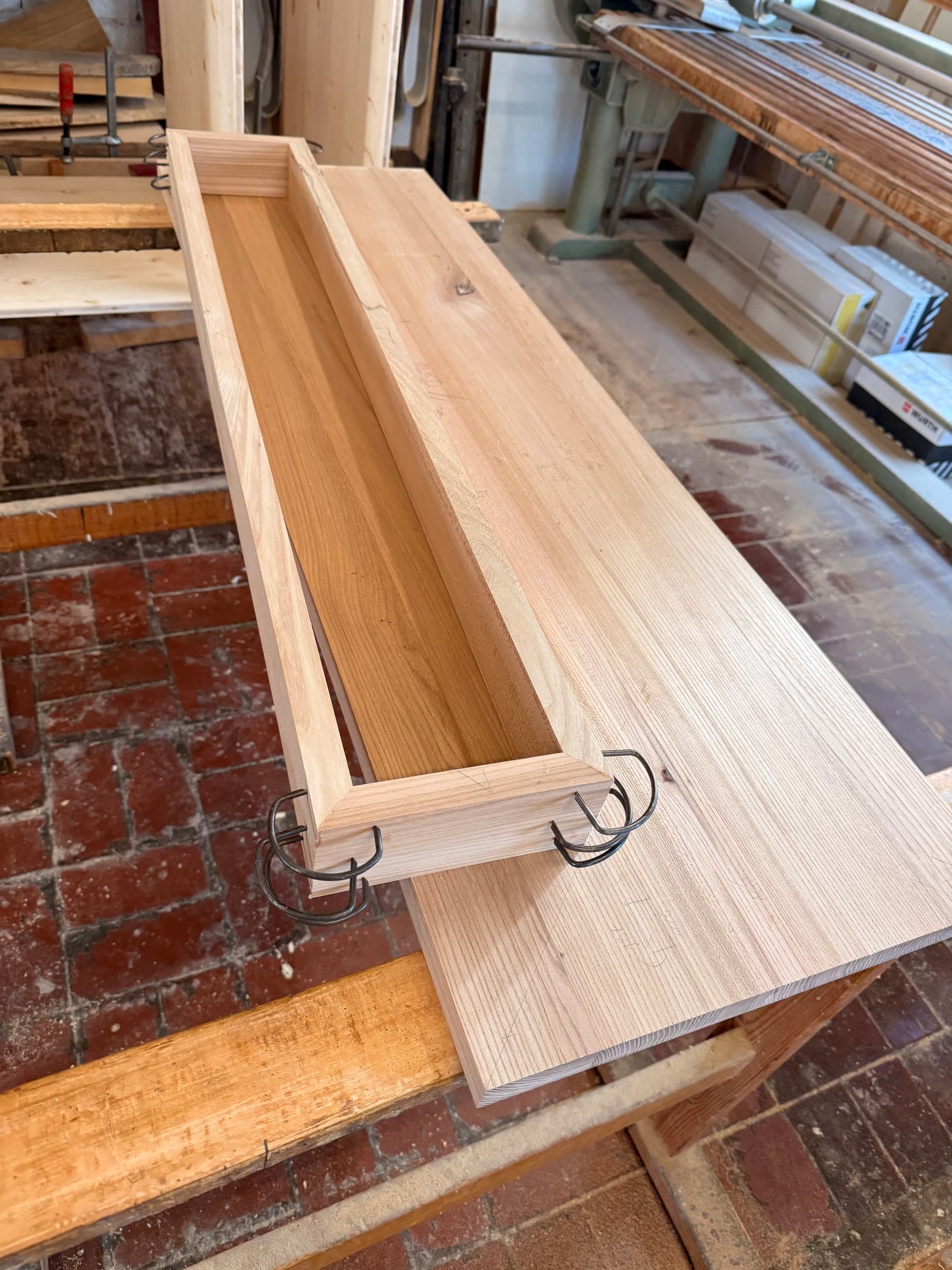 Esstisch mit Bank aus Ulme — Projekt Edingen-Neckarhausen — Detail 8