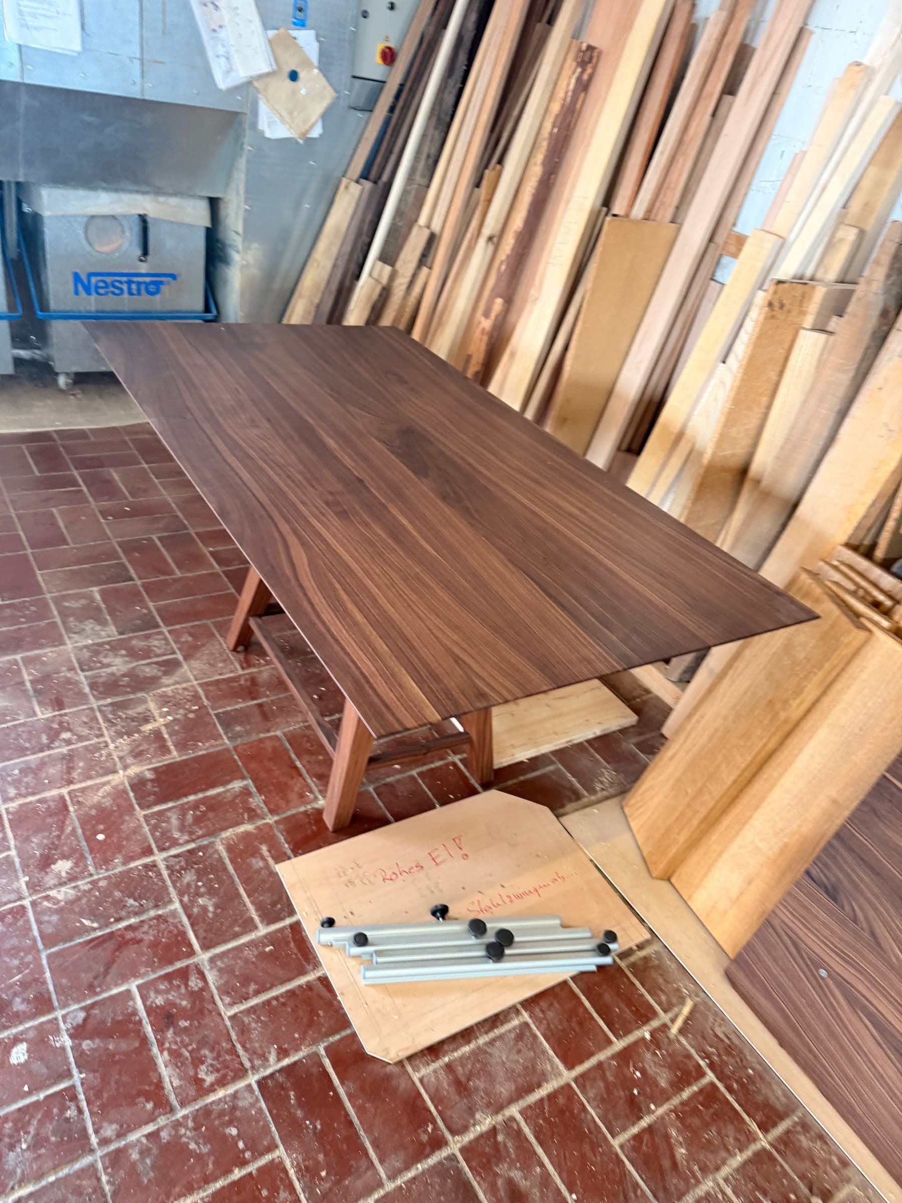 Esstisch aus Nussbaum — Projekt Schwetzingen